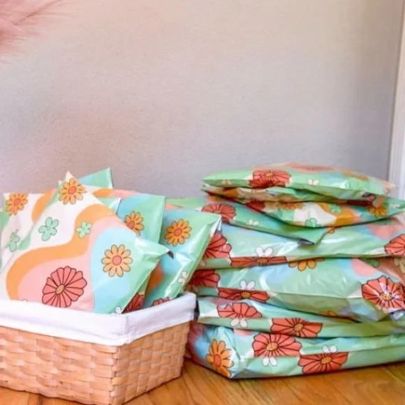 LAST SET! 20 Retro Floral poly bags- 10 x 13 inch - Picture 3 of 3